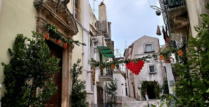 Vico-del-Gargano-arance-per-le-strade