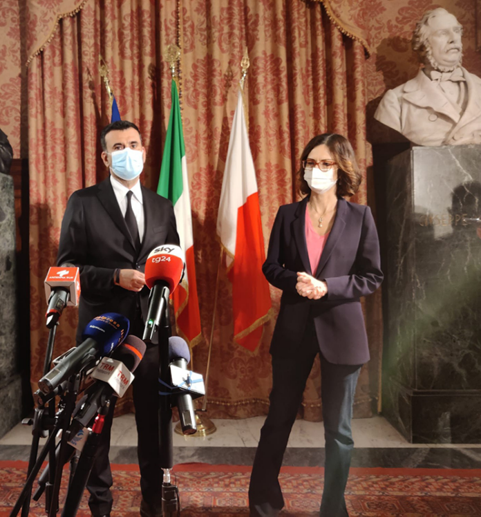 03-05-21-il-sindaco-Decaro-riceve-il-ministro-Gelmini_1