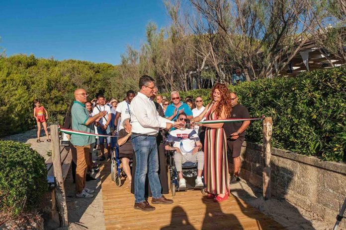 L-Taglio-nastro-Terrazza-IO-POSSO-Gallipoli-inaugurazione