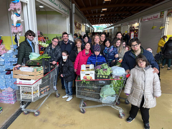 22-11-22-Bari-Social-Food_questa-mattina-il-recupero-delle-eccedenze-alimentari-presso-il-mercato-di-Japigia-a-cura-dei-ragazzi-dell’AIPD_2