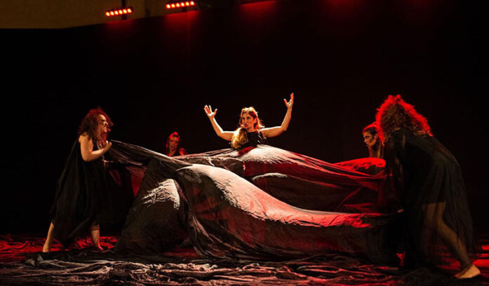 Troiane,-figlie-di-un-dio-minore_