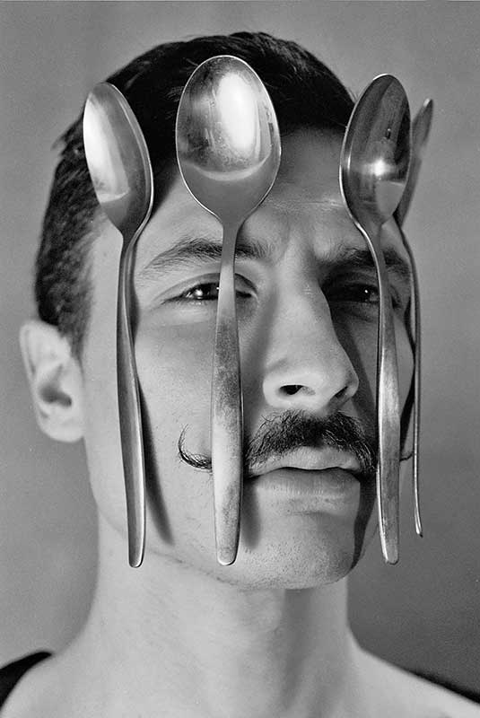 Uomo-Calamita---(Foto-Bernard-Boccara)--(1)