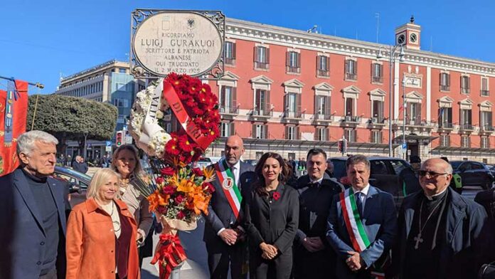 03-03-25-nel-centenario-dell’assassinio-di-Luigi-Gurakuqi_stamattina-la-deposizione-di-una-corona-sotto-la-targa-commemorativa