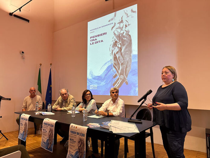 la-presentazione-di-Pensieri-tra-le-dita-a-Orsara-01