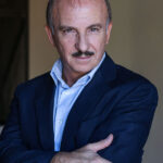 A Monopoli Carlo Buccirosso in scena con la commedia “Qualcosa è andato storto”