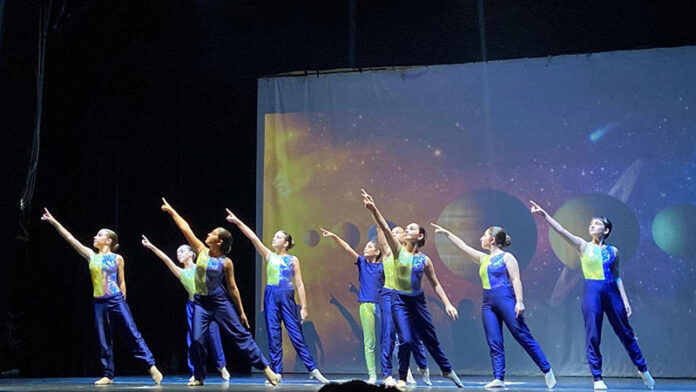 una-performance-del-gruppo-Stelle-Danzanti