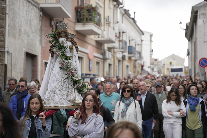 Deliceto-processione---7-maggio-01