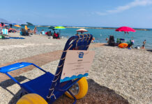 “Mare per tutti 2026”, a San Girolamo potenziato il servizio di accompagnamento in acqua tramite sedia job: assistenti presenti anche sulla nuova passerella