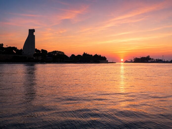 Alba porto Brindisi