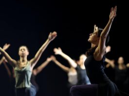 Sabato 5 settembre The Nelken Line per Uni-Tanz – Campus internazionale di danza contemporanea della salentina Koreoproject con Daphnis Kokkinos, Giorgia Maddamma e tanti ospiti